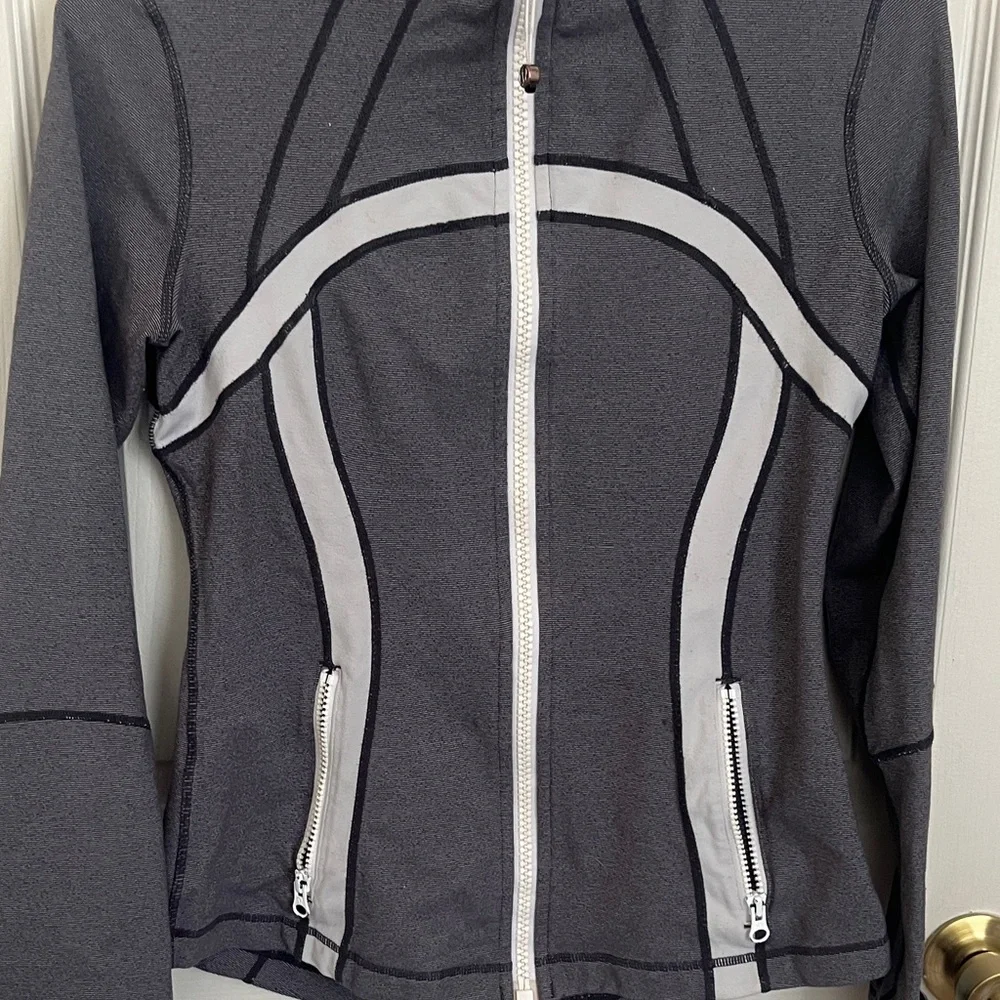 Lululemon Define Jacket Size 8 - Picture 6 of 10